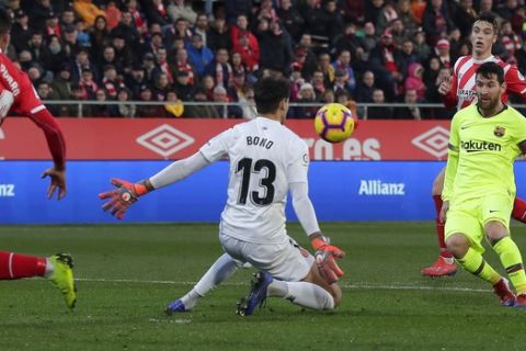 FC Barcelona's Lionel Messi, right, kicks the ball to score his side's second goal during the Spanish La Liga soccer match between Girona and FC Barcelona at the Montilivi stadium in Girona, Spain, Sunday, Jan. 27, 2019. (AP Photo/Manu Fernandez)