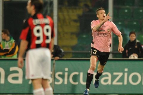 PALERMO, ITALY - MARCH 19:  Dorin Goian (R) of Palermo celebrates after scoring the opening goal during the Serie A match between US Citta di Palermo and AC Milan at Stadio Renzo Barbera on March 19, 2011 in Palermo, Italy.  (Photo by Tullio M. Puglia/Getty Images)