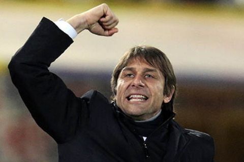 Juventus' coach Antonio Conte reacts during  their Italian Serie A soccer match against Bologna at Renato Dall'Ara stadium in Bologna March 16, 2013. REUTERS/Giorgio Benvenuti     (ITALY - Tags: SPORT SOCCER)