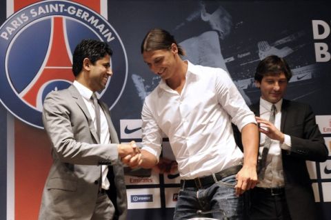 Paris Saint-Germain (PSG) football club's newly recruited Sweden striker Zlatan Ibrahimovic (C), Paris Saint-Germain (PSG) football club's chairman Nasser Al-Khelaifi (L) and PSG's Brazilian sporting director Leonardo arrive to give a press conference as part of Ibrahimovic's official presentation at the Parc des Princes on July 18, 2012 in Paris.  AFP PHOTO / BERTRAND GUAY        (Photo credit should read BERTRAND GUAY/AFP/GettyImages)