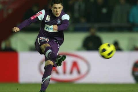 VIENNA, AUSTRIA - MARCH 02:  Zlatko Junuzovic hits the ball during the tipp3-Bundesliga powered by T-Mobile match between FK Austria Wien and SK Puntigamer Sturm Graz at Generali-Arena on March 2, 2011 in Vienna, Austria.  (Photo by Mathias Kniepeiss/Getty Images)