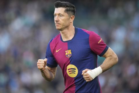 Barcelona's Robert Lewandowski celebrates after scoring his side's opening goal during a Spanish La Liga soccer match between Betis and Barcelona at the Benito Villamarin stadium in Seville, Spain, Saturday, Dec. 7, 2024. (AP Photo/Jose Breton)