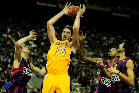 BARCELONA, SPAIN - OCTOBER 07:  Pau Gasol of the Los Angeles Lakers (2ndL) fights for a rebound against Fran Vazquez of the Regal FC Barcelona (L), Terence Morris of the Regal FC Barcelona (2ndR) and Ricky Rubio of the Regal FC Barcelona during the NBA Europe Live match between Los Angeles Lakers and Regal FC Barcelona at the at Palau Blaugrana on October 7, 2010 in Barcelona, Spain.  (Photo by David Ramos/Getty Images)