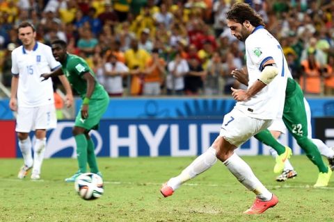 FORTALEZA, BRAZIL - JUNE 24: Giorgos Samaras of Greece scores his team's second goal on a penalty kick during the 2014 FIFA World Cup Brazil Group C match between Greece and the Ivory Coast at Castelao on June 24, 2014 in Fortaleza, Brazil.  (Photo by Laurence Griffiths/Getty Images)