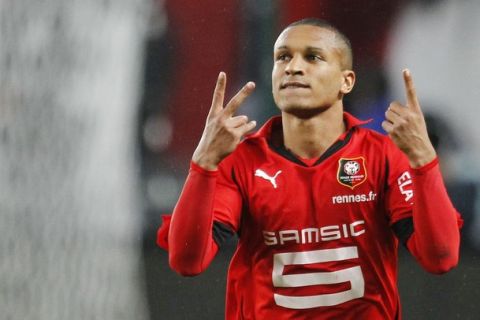 Stade Rennes' Sylvain Marveaux celebrates after scoring during their French Ligue 1 soccer match against Toulouse at the Route de Lorient stadium in Rennes October 3, 2010. REUTERS/Stephane Mahe (FRANCE - Tags: SPORT SOCCER)