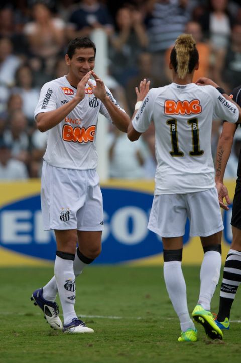 Santos' Paulo Henrique Ganso (L) reacts next to teammate Neymar after missing a chance of goal during their football match against Vasco at Vila Belmiro stadium on November 6, 2011 in Santos, Brazil. AFP PHOTO / YASUYOSHI CHIBA (Photo credit should read YASUYOSHI CHIBA/AFP/Getty Images)