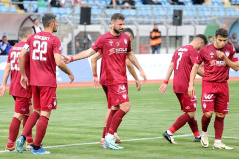 Λεβαδειακός - ΑΕΛ 1-2: Οι βυσσινί νίκησαν τους πρωταθλητές στην έδρα τους