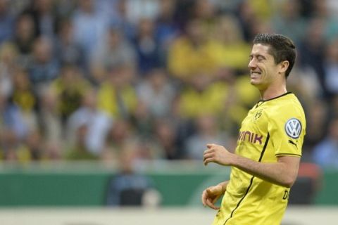 Dortmund's Polish striker Robert Lewandowski reacts during the second round football match of the German Cup (DFB - Pokal) TSV 1860 Munich vs Borussia Dortmund on September 24, 2013 in Munich, southern Germany.
AFP PHOTO/CHRISTOF STACHE

RESTRICTIONS / EMBARGO - DFL LIMITS THE USE OF IMAGES ON THE INTERNET TO 15 PICTURES (NO VIDEO-LIKE SEQUENCES) DURING THE MATCH AND PROHIBITS MOBILE (MMS) USE DURING AND FOR FURTHER TWO HOURS AFTER THE MATCH. FOR MORE INFORMATION CONTACT DFL        (Photo credit should read CHRISTOF STACHE/AFP/Getty Images)