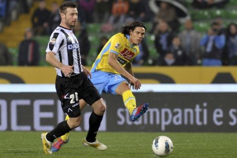 UDINE, ITALY - MARCH 18:  Giovanni Pasquale (L) of Udinese competes with Edison Cavani of Napoli during the Serie A match between Udinese Calcio and SSC Napoli at Stadio Friuli on March 18, 2012 in Udine, Italy.  (Photo by Dino Panato/Getty Images)