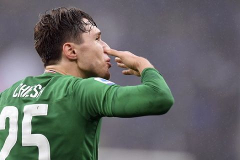 Fiorentina's Enrico Chiesa celebrates after scoring his side's fifth goal during a Serie A soccer match between Fiorentina and Sampdoria at the Luigi Ferraris Stadium in Genoa, Italy, Sunday, Feb. 16, 2020. (Tano Pecoraro/Lapresse via AP)