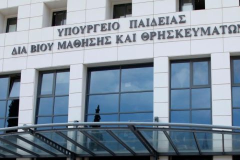 Αναρμόδιο δηλώνει το Υπουργείο Παιδείας για τα σχολεία στη Λεωφόρο