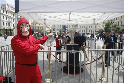 Conference League: Φωτογραφίες από το τρόπαιο στην πλατεία Κοτζιά