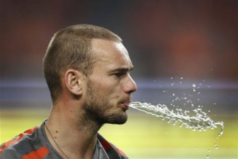 Netherlands' Wesley Sneijder spits out some water ahead of the Euro 2012 group E qualifying match Netherlands against Hungary at ArenA stadium in Amsterdam, Netherlands, Tuesday March 29, 2011. (AP Photo/Peter Dejong)