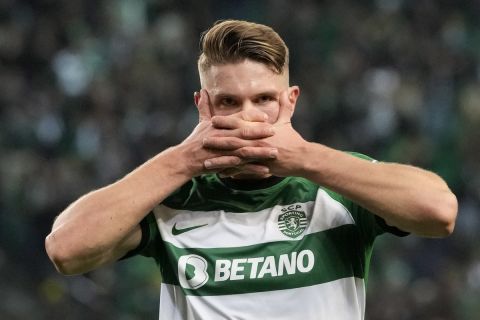 Sporting's Viktor Gyoekeres celebrates after scoring his side's opening goal during the Europa League playoff second leg soccer match between Sporting CP and Young Boys at the Alvalade stadium in Lisbon, Thursday, Feb. 22, 2024. (AP Photo/Armando Franca)