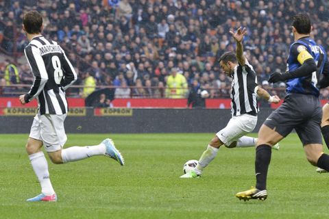 Foto Daniele Badolato - LaPresse
30 03 2013 Milano
Sport
Campionato di calcio Serie A TIM 2012/2013 Inter vs. Juventus
Nella foto : Fabio Quagliarella segna il gol del 0-1

Photo Daniele Badolato - LaPresse
30 03 2013 Milano
Sport
Football Italian Championship Season 2012/2013 Inter vs. Juventus
In the picture : Fabio Quagliarella scores 0-1 goal