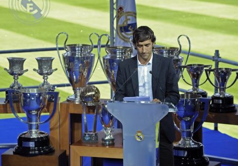 Former Real Madrid's captain Raul Gonzalez (R) gives a press conference to announce his departure from the team at Santiago Bernabeu Stadium on July 26, 2010 in Madrid. Raul will join German side Schalke on a two-year contract. AFP PHOTO/Pedro ARMESTRE (Photo credit should read PEDRO ARMESTRE/AFP/Getty Images)