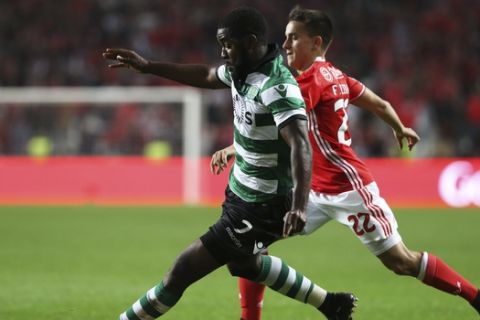 Sporting's Joel Campbell, left, drives the ball away from Benfica's Franco Cervi during a Portuguese league soccer match between Benfica and Sporting at the Luz stadium in Lisbon, Sunday, Dec. 11, 2016. (AP Photo/Armando Franca)