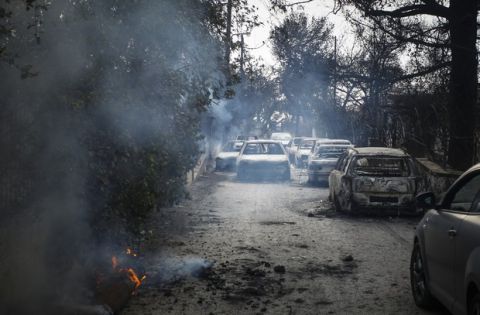 ΠΥΡΚΑΓΙΑ ΣΤΗ ΡΑΦΗΝΑ / ΠΑΝΩ ΑΠΟ 20 ΟΙ ΝΕΚΡΟΙ ΣΤΟ ΚΟΚΚΙΝΟ ΛΙΜΑΝΑΚΙ (ΦΩΤΟΓΡΑΦΙΑ: ΘΑΝΑΣΗΣ ΔΗΜΟΠΟΥΛΟΣ / EUROKINISSI)