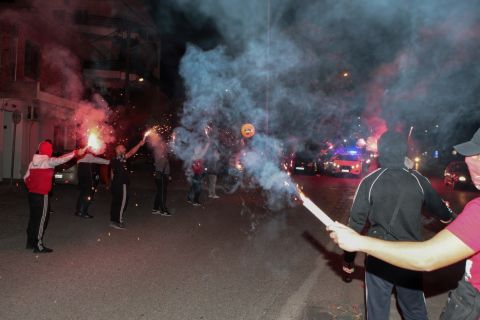 Οι φίλοι του Ολυμπιακού υποδέχθηκαν την αποστολή στο Αγρίνιο