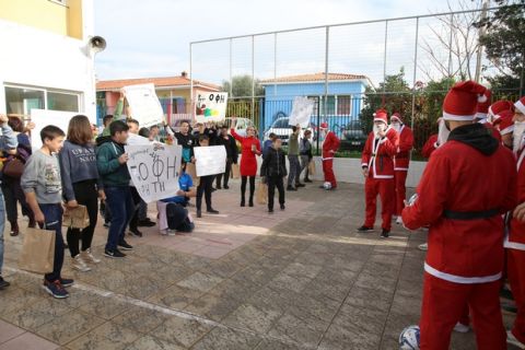 Οι παίκτες του ΟΦΗ ντύθηκαν Αγιοβασίληδες και προσέφεραν δώρα σε παιδιά