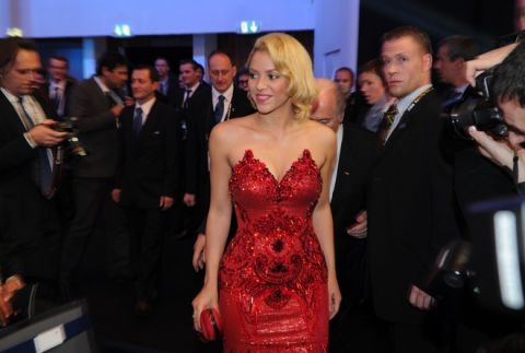 Colombian singer Shakira (L) arrives to attend the FIFA ballon d'or ceremony on January 9, 2012 at the Kongresshaus in Zurich.    AFP PHOTO / FRANCK FIFE (Photo credit should read FRANCK FIFE/AFP/Getty Images)