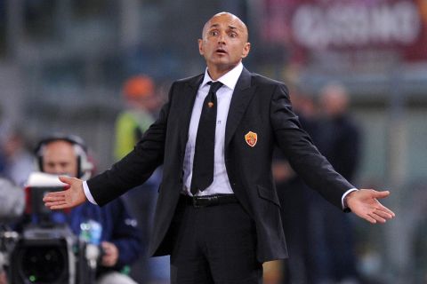 AS Roma coach Luciano Spalletti reacts during his team's Champions League Group A match against CFR Cluj on September 16, 2008 in Roma.  AFP PHOTO / NICO CASAMASSIMA (Photo credit should read NICO CASAMASSIMA/AFP/Getty Images)