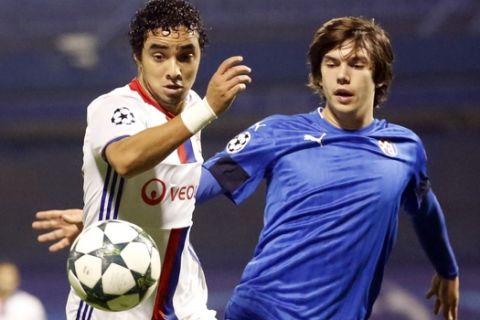 Lyon's Rafael, left, challenges for the ball with Zagreb's Ante Coric during the Champions League group H soccer match between Dinamo Zagreb and Olympique Lyonnais at Maksimir stadium in Zagreb, Croatia, Tuesday, Nov. 22, 2016. (AP Photo/Darko Bandic)