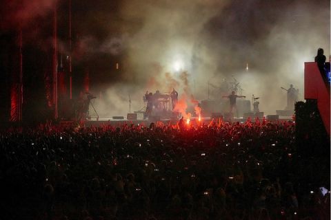 Η Πλατεία Νερού υποκλίθηκε στον Βασίλη Παπακωνσταντίνου στο Release Athens Festival