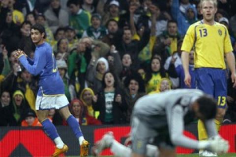 Brazilian striker Alexandre Pato (L) turns to celebrate scoring against Brazil during their friendly game at the Emirates Stadium, North London, England, on March 26, 2008.      AFP PHOTO / GLYN KIRK (Photo credit should read GLYN KIRK/AFP/Getty Images)