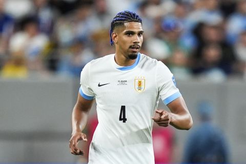 Uruguay defender Ronald Araújo drives the ball during a Copa America Group C soccer match against Bolivia in East Rutherford, N.J., Thursday, June 27, 2024. (AP Photo/Julia Nikhinson)