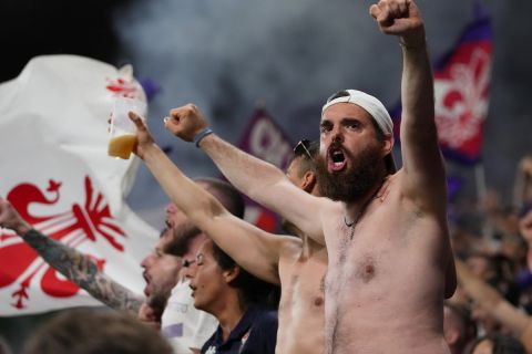 Fiorentina fans celebrate after Giacomo Bonaventura tied the match 1-1 during the Europa Conference League final soccer match between Fiorentina and West Ham at the Eden Arena in Prague, Wednesday, June 7, 2023. (AP Photo/Petr David Josek)