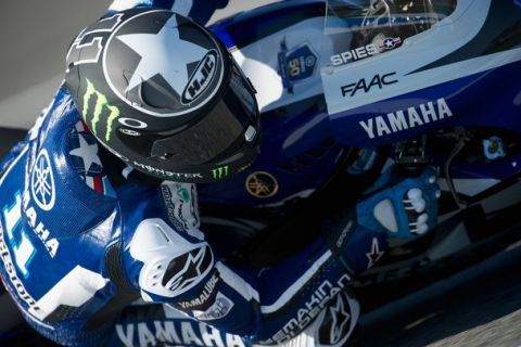 JEREZ DE LA FRONTERA, SPAIN - APRIL 01:  Ben Spies of USA and  Yamaha Factory Racing rounds a bend during the free practice at Circuito de Jerez on April 1, 2011 in Jerez de la Frontera, Spain.  (Photo by Mirco Lazzari gp/Getty Images)