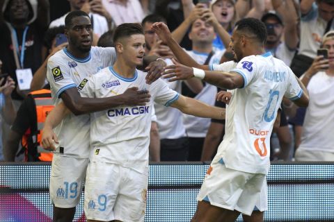 Οι παίκτες της Μαρσέιγ πανηγυρίζουν γκολ που σημείωσαν κόντρα στη Ρεμς για τη Ligue 1 2023-2024 στο "Βελοντρόμ", Μασσαλία | Σάββατο 12 Αυγούστου 2023