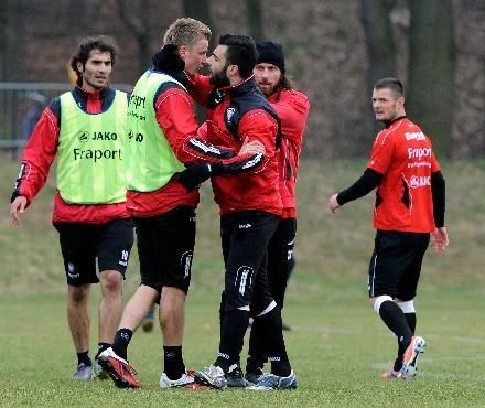 16.03.2011, 1.Bundesliga, Eintracht Frankfurt - Training

v.l. Halil Altintop (Eintracht Frankfurt), Maik Franz (Eintracht Frankfurt), Georgis Tzavellas (Eintracht Frankfurt), Ioannis Amanatidis (Eintracht Frankfurt), Marcel Heller (Eintracht Frankfurt)

Foto: Jan Huebner
