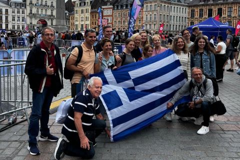 Ολυμπιακοί Αγώνες, Εθνική Ελλάδας: Έλληνες οπαδοί στην κεντρική πλατεία της Λιλ, ώρες πριν τον αγώνα με τον Καναδά