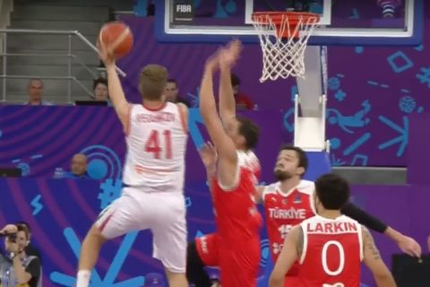 EuroBasket 2022, Βουλγαρία - Τουρκία: Υπέροχη φάση από τον Βεζένκοβ με δύσκολο εκτός ισορροπίας σουτ