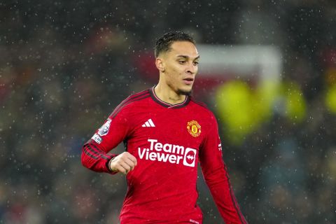 Manchester United's Antony controls the ball during the English Premier League soccer match between Manchester United and Bournemouth at the Old Trafford stadium in Manchester, England, Saturday, Dec. 9, 2023. (AP Photo/Jon Super)