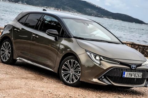 Toyota: Oδηγούμε την υβριδική, 5θυρη Corolla