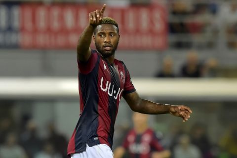 Bologna's Stefano Denswil controls the ball during the Serie A soccer match between Bologna and Spal at the Dall'Ara stadium, in Bologna, Italy, Friday, Aug. 30, 2019. (AP Photo/Marco Vasini)