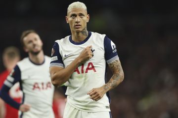 Tottenham's Richarlison celebrates after scoring the opening goal by the penalty during the Europa League opening phase soccer match between Tottenham and AZ Alkmaar at the Tottenham Hotspur Stadium in London, Thursday, Oct. 24, 2024. (AP Photo/Ian Walton)