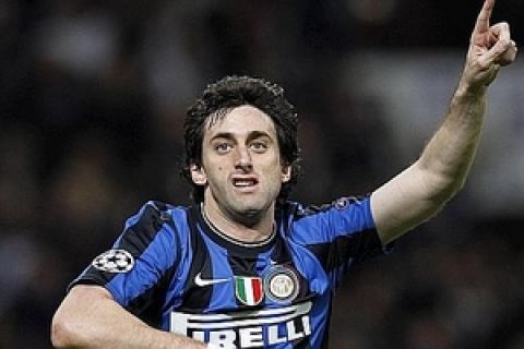 Inter Milan Argentine forward Diego Milito celebrates after scoring during a Champions League quarterfinal, first leg soccer match between Inter Milan and CSKA Moscow at the San Siro stadium in Milan, Italy, Wednesday, March 31, 2010. (AP Photo/Luca Bruno)