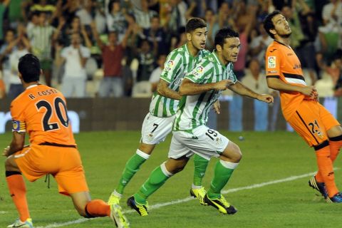 Partido de la Liga BBVA disputado entre el Betis y el Valencia. En la imagen, Jorge Molina celebrat el primer tanto.

League BBVA match played between Betis and Valencia. In this picture, Jorge Molina celebrates first goal.