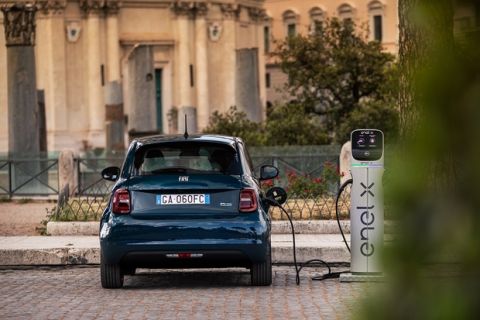 Στα 34.900 ευρώ το ηλεκτρικό, νέο Fiat 500