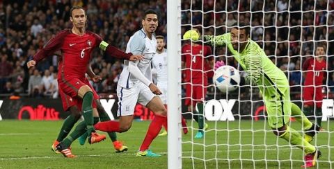 Η Αγγλία νίκησε τους 10 Πορτογάλους