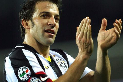 TURIN, ITALY - NOVEMBER 01: Alessandro Del Piero of Juventus during the Serie A match between Juventus and Roma at the Olimpic Stadio on November 01, 2008 in Turin, Italy. (Photo by New Press/Getty Images)