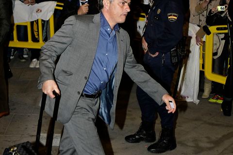 MOURIÑO LLEGANDO AL HOTEL DE CONCENTYTRACIÓN EN A CORUÑA