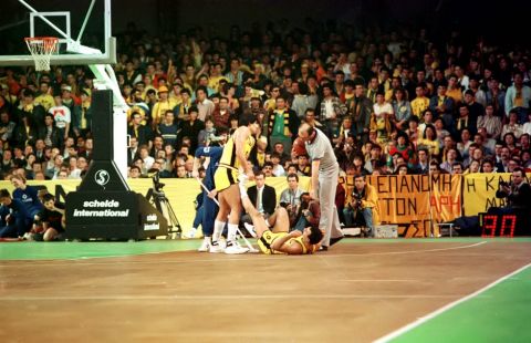 NewSports          1988
¡AN¢H:FINAL FOUR BASKET 1988.APHª - ¦APTIZAN.
¡IANNAKHª,¡KA¤Hª,KOT¤EM¦A.