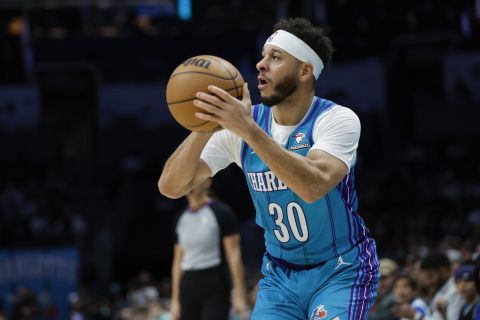 Charlotte Hornets guard Seth Curry shoots against the Memphis Grizzlies during the second half of an NBA basketball game in Charlotte, N.C., Saturday, Feb. 10, 2024. (AP Photo/Nell Redmond)