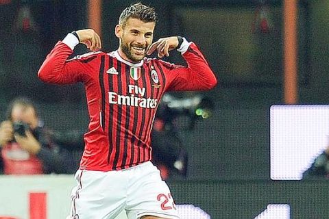 Ac Milan Antonio  Nocerino (L) celebrates after scoring during a Serie A soccer match between Ac Milan and Fc Parma at the Giuseppe Meazza stadium, Milan, Italy, 26 October 2011. ANSA/DANIEL DAL ZENNARO