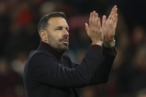 Manchester United's head coach Ruud van Nistelrooy applauds after the Premier League soccer match between Manchester United and Chelsea at Old Trafford stadium in Manchester, England, Sunday, Nov. 3, 2024. (AP Photo/Ian Hodgson)